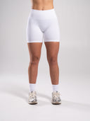 Pump Mid Rise Short - White