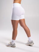 Pump Mid Rise Short - White