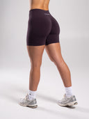 Pump Mid Rise Short - Black Garnet