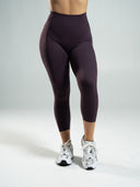 Aura Ultra-High Rise Capri - Black Garnet