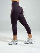 Aura Ultra-High Rise Capri - Black Garnet