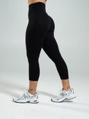 Aura Ultra-High Rise Capri - Black