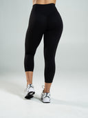 Aura Ultra-High Rise Capri - Black