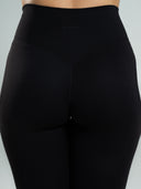 Aura Ultra-High Rise Capri - Black